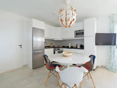 Una cocina o zona de cocina en Haiti 306 vista al mar