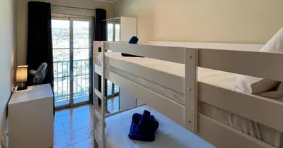 Cama o camas de una habitación en Spacious House with Pool Views and BBQ, Eternal Summer Serenity