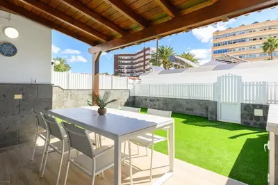 Un patio o zona al aire libre en Beachside hideaway Gran Canaria