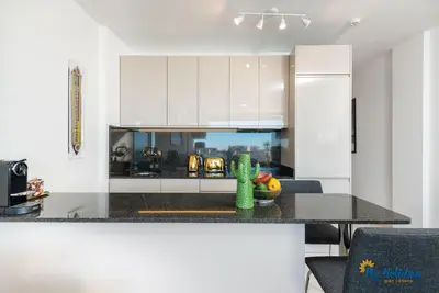 Una cocina o zona de cocina en Mountain & Ocean Oasis
