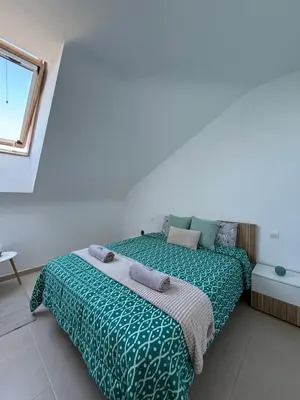 Cama o camas de una habitación en La Buhardilla
