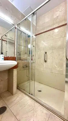 Un baño de MAND CANTERAS