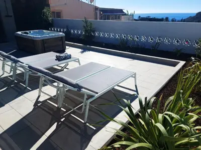 Un balcón o terraza de Casa Platero - Bungalow with Jacuzzi and pool