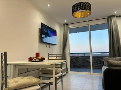 Una televisión o centro de entretenimiento en Francesco House 1509 Monte Paraiso Puerto Rico