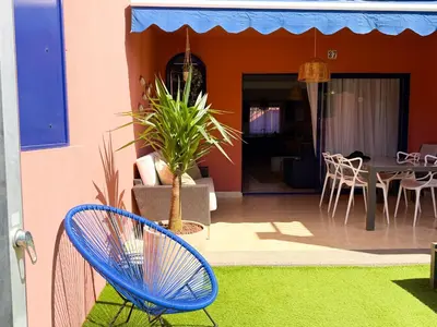 Un patio o zona al aire libre en Meloneras Ocean Escape by CanaryScape with jacuzzi