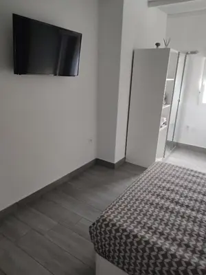 Una televisión o centro de entretenimiento en Playgarza relax