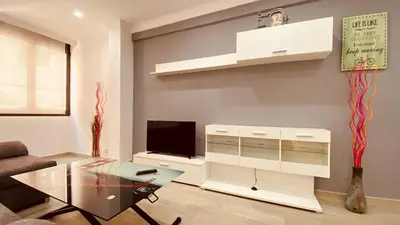 Una televisión o centro de entretenimiento en Click&Guest - Las Canteras Rose