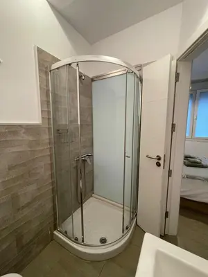 Un baño de A Sunlit Haven, Home in Canarias