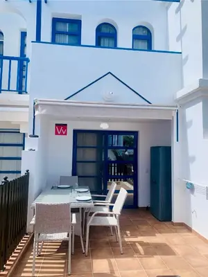 Un balcón o terraza de Bungalow Terrace&Pool near the Beach