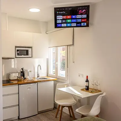 Una cocina o zona de cocina en Bambú Suites Vegueta Alquiler por Habitación