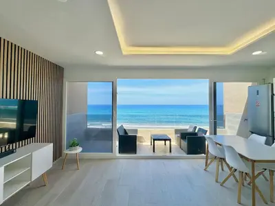 Una televisión o centro de entretenimiento en Ático Vistas Mar Playa Las Canteras