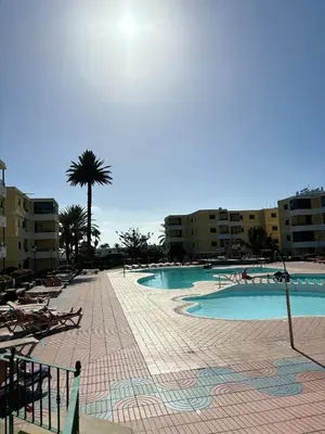 Piscina en o cerca de Las olas 214