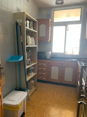 Una cocina o zona de cocina en las rosaledas 23