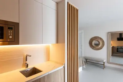 Una cocina o zona de cocina en La Grand Suite las Canteras ll