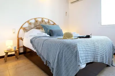 Cama o camas de una habitación en Villa Carolina - Dos terrazas privadas y acceso a piscina