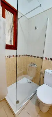 Un baño de Ten Minutes From Airport - 1