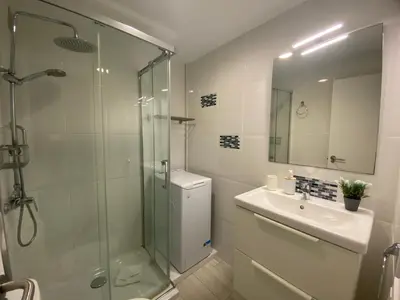 Un baño de Casa Adamar Vibbecanarias, Puerto Rico