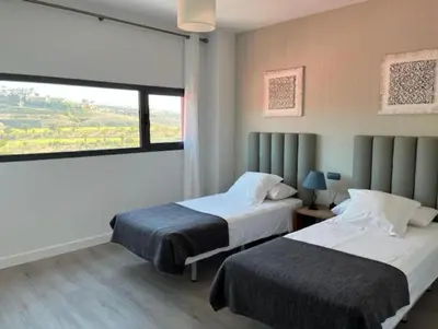 Cama o camas de una habitación en VILLA Cooper l HEATED Pool l PVT Garden I GOLF I SEA VIEWS