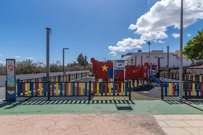 Zona de juegos infantil en Home2Book Stunning Sea Front Apartment La Garita