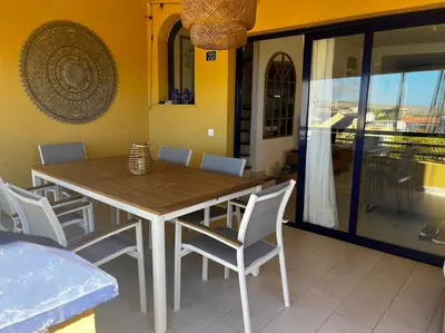 Un balcón o terraza de BEAUTIFUL SEA VIEWS BUNGALOW and relax