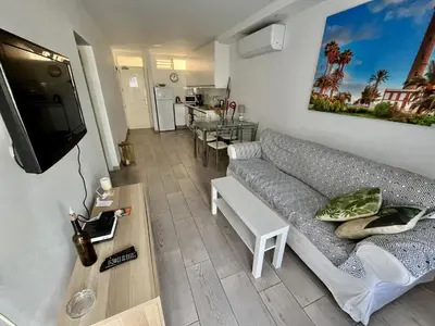 Una televisión o centro de entretenimiento en Estupendo apartamento con dos dormitorios