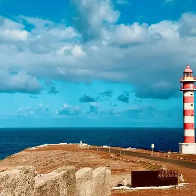 Un Mar Azul que Brilla
