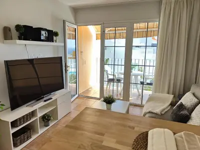 Una televisión o centro de entretenimiento en Gran Canaria Mogan sunset