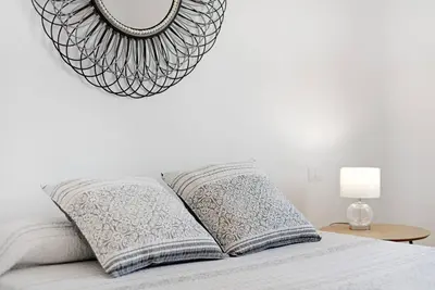 Cama o camas de una habitación en Vencejo & Citrina Houses - Peaceful Nature Stays Just Minutes from the City