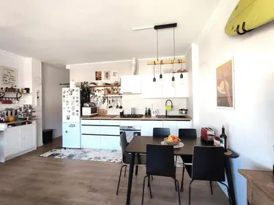 Una cocina o zona de cocina en Oasis Beach by Wave Properties