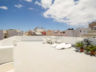 Un balcón o terraza de Bello estudio cerca Playa de las Canteras, con ascensor BT1B