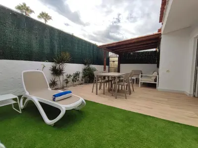 Jardín al aire libre en Bungalow con jardín privado junto al Yumbo