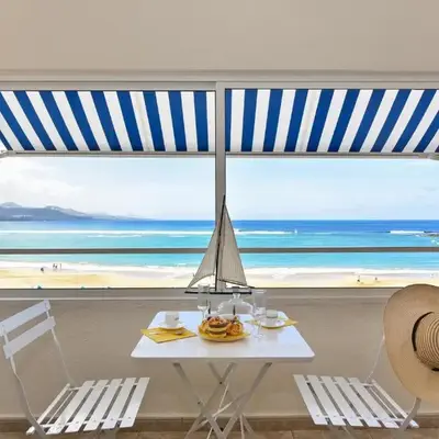 Las Canteras Seafront Apartment by VillaGranCanaria