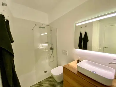 Un baño de Mia's Apartment