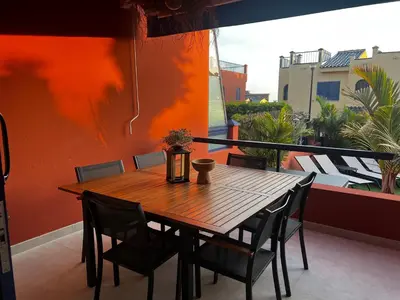 Un balcón o terraza de Beach and Golf Holiday Home with private jacuzzi
