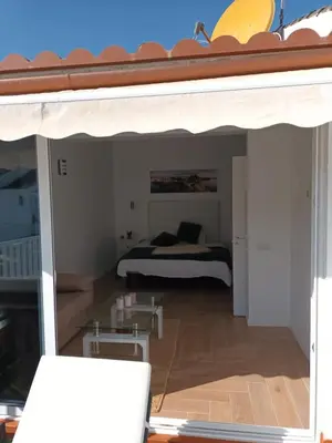 Cama o camas de una habitación en Agréable bungalow avec grande terrasse et piscine