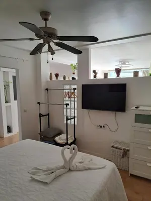 Cama o camas de una habitación en Agréable bungalow avec grande terrasse et piscine