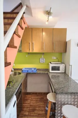 Una cocina o zona de cocina en Delightful Bungalow Playmar: Comfort and Convenience in Maspalomas, Steps Away from Shopping Centers and Beaches