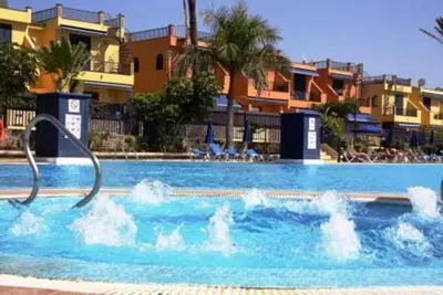 Piscina en o cerca de Beach and golf 4 Bedroom Holiday Home