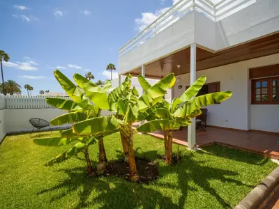 Jardín al aire libre en Banana House in Top Location by CanaryScape