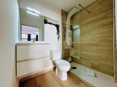 Un baño de Morote Beach Flat