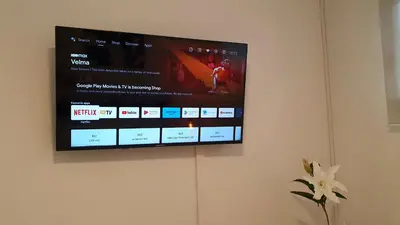 Una televisión o centro de entretenimiento en LaLuz451