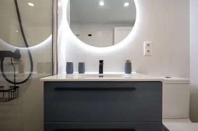 Un baño de Pool Apartment Tamaran