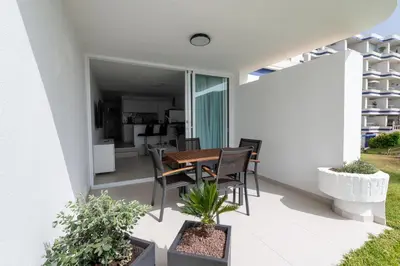 Un balcón o terraza de Pool Apartment Tamaran
