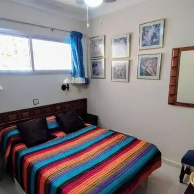 Tranquilo apartamento en San Agustin 1 dormitorio cama doble y salon con sofas camas