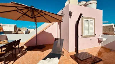 Un balcón o terraza de Click & Guest -Terrace with Sea and Mountain Views