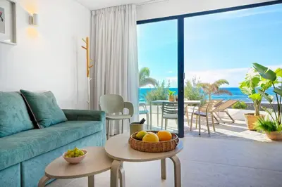 Zona de estar de Amapola Palms - recién reformado, frente al mar