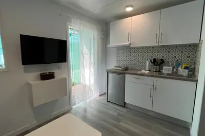 Una cocina o zona de cocina en Renovated Tiny House