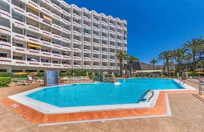 Piscina en o cerca de Agaete Playa vista Yumbo Dunas parking