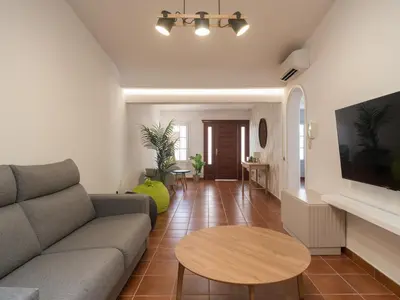 Una televisión o centro de entretenimiento en HD Family Suite Holycan II
