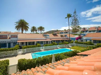 Piscina en o cerca de Harbour retreat at the beach by CanaryScape